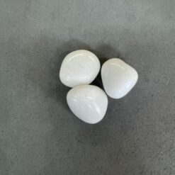 onyx, white (tumbled)